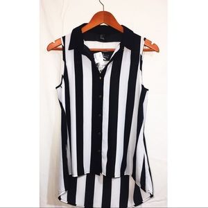 Forever 21 sleeveless top black and white